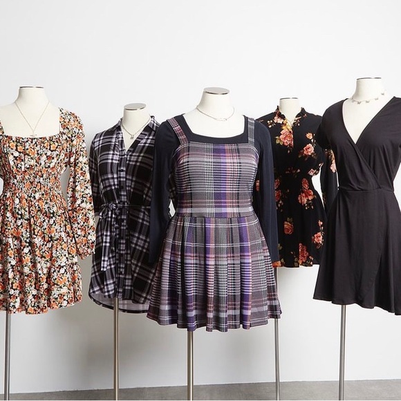 POSH LIVE LISTING! LIKE THIS LISTING TO GET NOTIFIED WHEN I GO LIVE 💝💝💝 - Picture 7 of 14